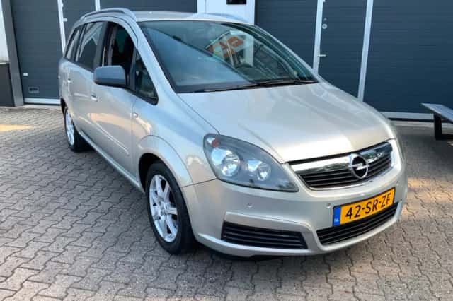 Opel Zafira (2006) thumbnail 2