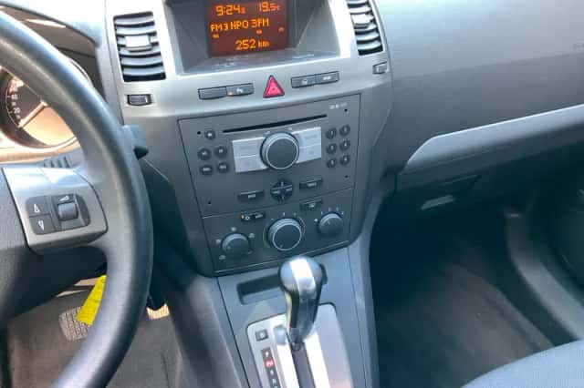 Opel Zafira (2006) thumbnail 4