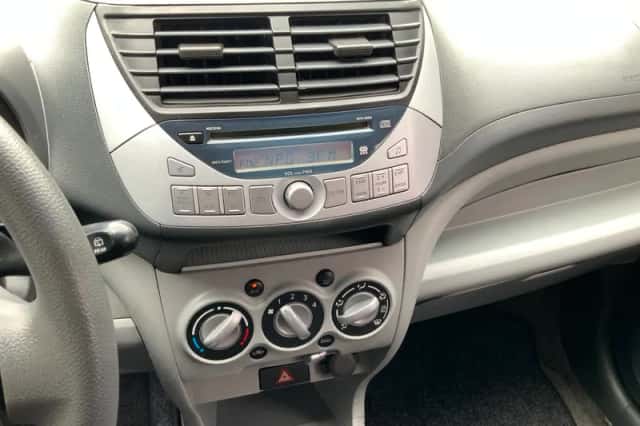 Nissan Pixo (2011) thumbnail 4