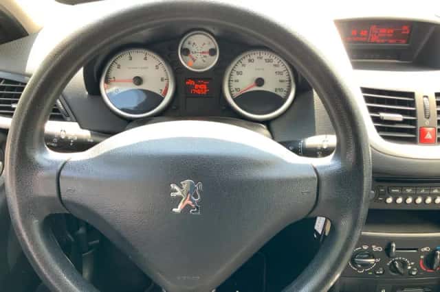 Peugeot 207 (2008) thumbnail 3