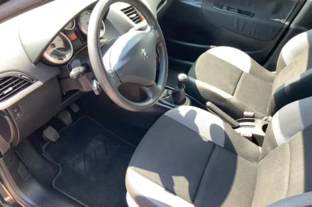 Peugeot 207 (2008) thumbnail 5
