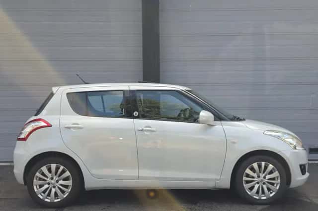Suzuki Swift (2013) thumbnail 4