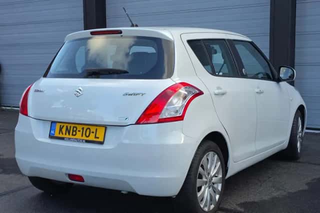 Suzuki Swift (2013) thumbnail 5