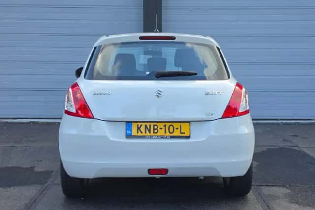 Suzuki Swift (2013) thumbnail 6