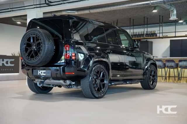 Land Rover Defender (2024) thumbnail 2