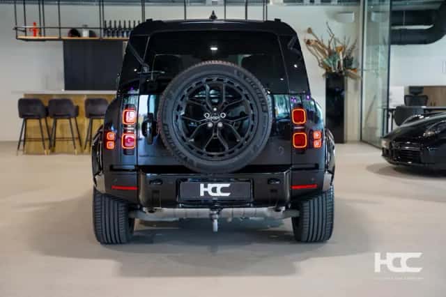 Land Rover Defender (2024) thumbnail 4