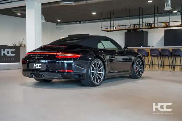 Porsche 911 (2016) thumbnail 2