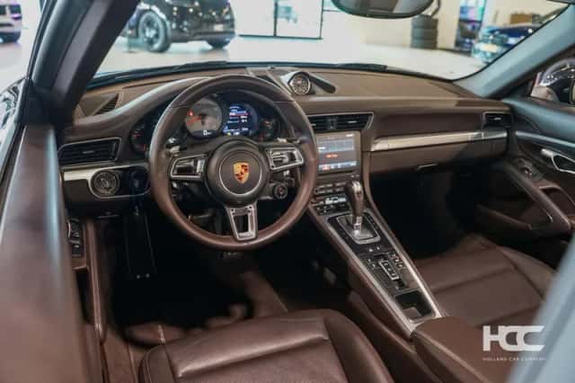 Porsche 911 (2016) thumbnail 4