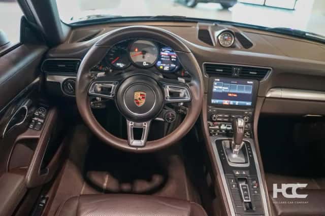 Porsche 911 (2016) thumbnail 5