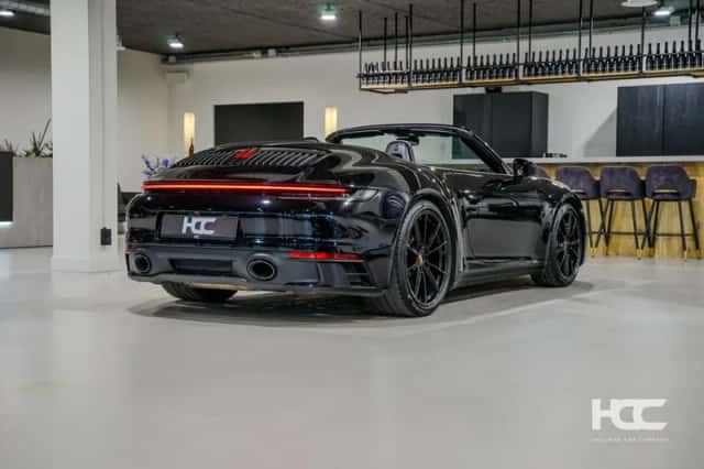 Porsche 911 (2019) thumbnail 2