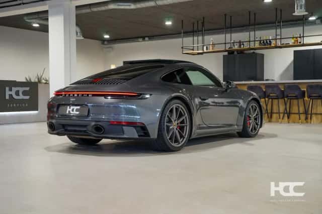 Porsche 911 (2019) thumbnail 2