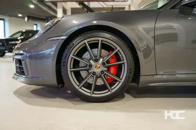 Porsche 911 (2019) thumbnail 3