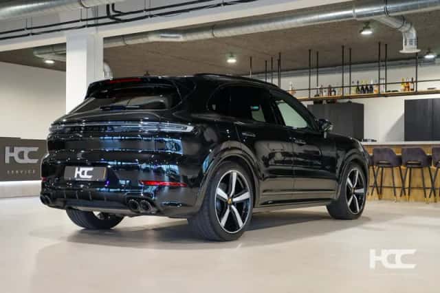 Porsche Cayenne (2024) thumbnail 2