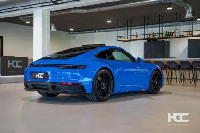 Porsche 911 (2021) thumbnail 2