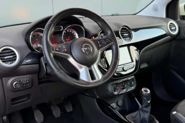 Opel Adam (2017) thumbnail 3