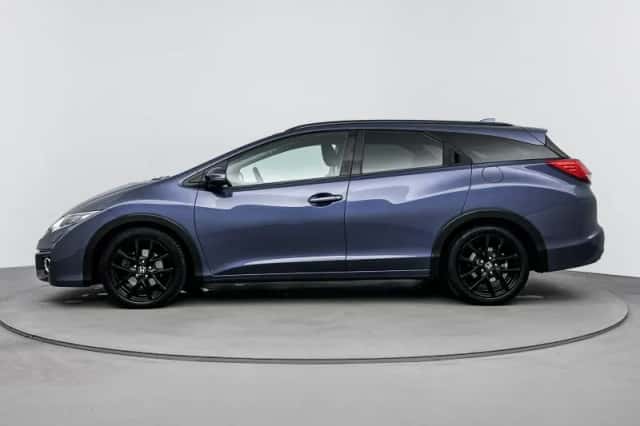 Honda Civic (2017) thumbnail 3