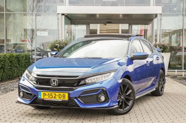 Honda Civic (2022) thumbnail 2