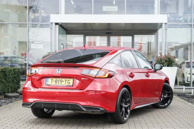 Honda Civic (2023) thumbnail 3