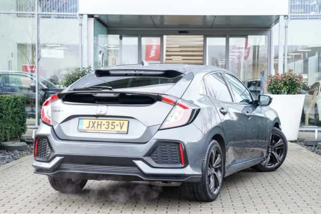 Honda Civic (2017) thumbnail 3