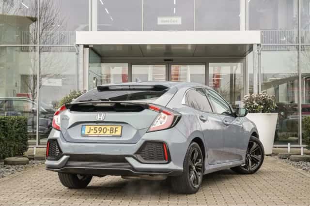 Honda Civic (2020) thumbnail 3
