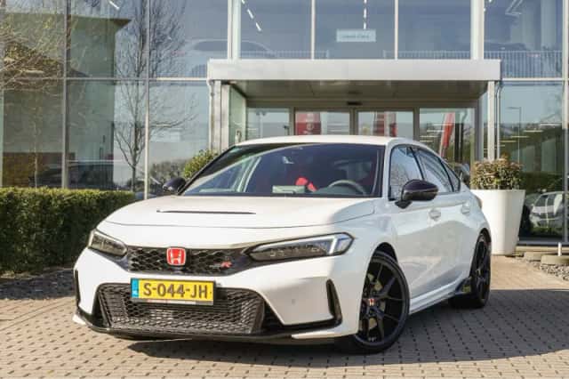 Honda Civic (2023) thumbnail 2