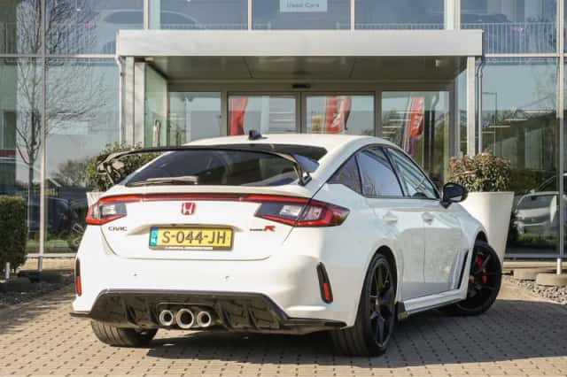 Honda Civic (2023) thumbnail 3
