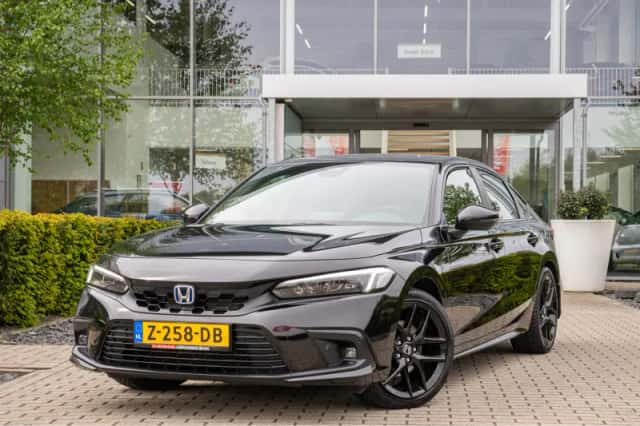 Honda Civic (2023) thumbnail 2