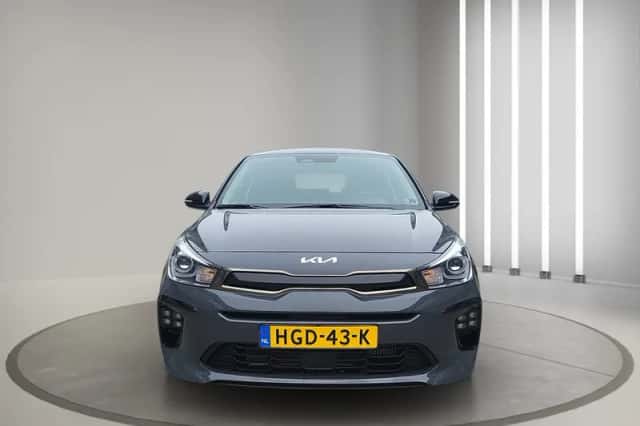 Kia Rio (2023) thumbnail 2