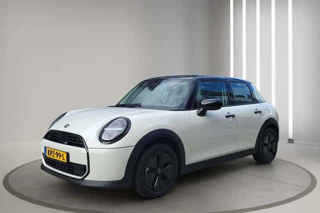 MINI Cooper (2025) thumbnail 1