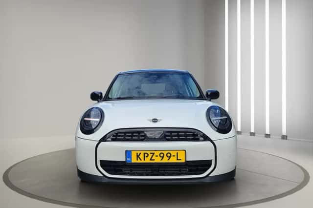 MINI Cooper (2025) thumbnail 2