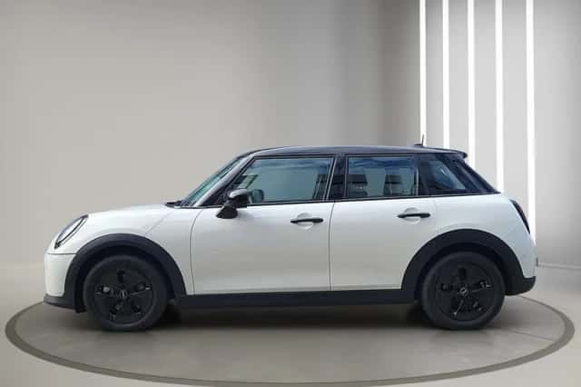 MINI Cooper (2025) thumbnail 3