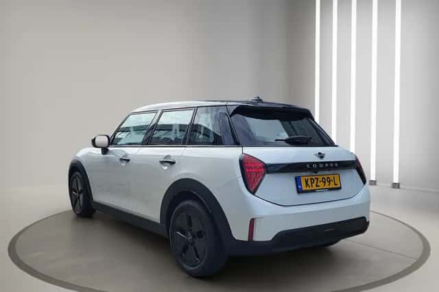 MINI Cooper (2025) thumbnail 4
