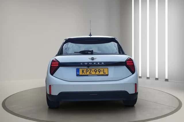 MINI Cooper (2025) thumbnail 5