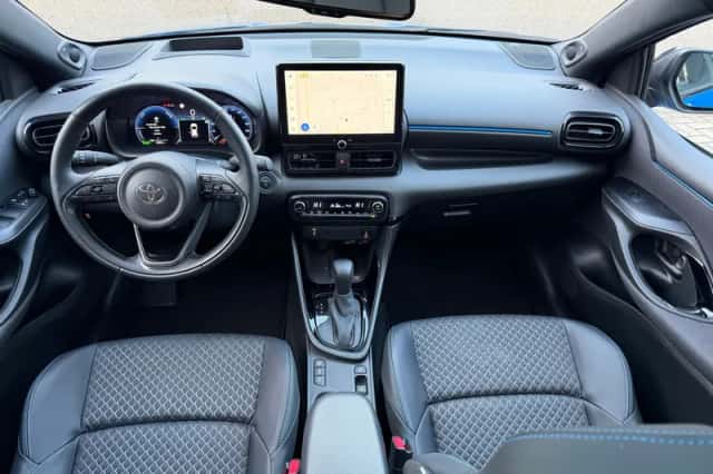 Toyota Yaris (2024) thumbnail 3