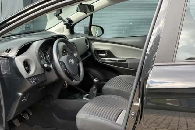 Toyota Yaris (2019) thumbnail 3