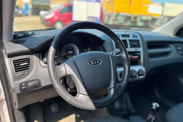 Kia Sportage (2008) thumbnail 3