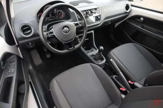 Volkswagen Up! (2017) thumbnail 3