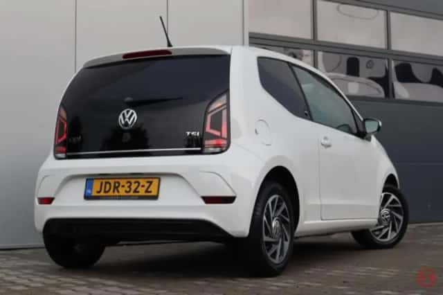 Volkswagen Up! (2017) thumbnail 5