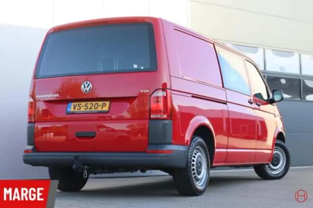 Volkswagen Transporter (2016) thumbnail 3