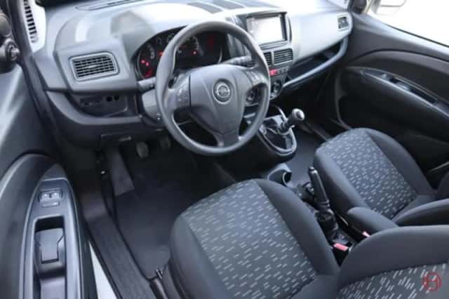 Opel Combo (2016) thumbnail 2