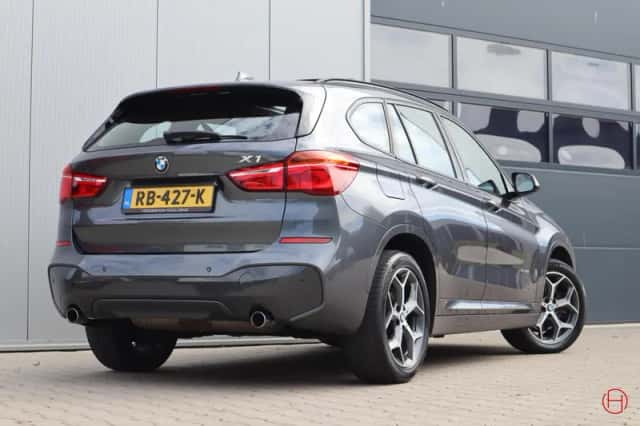 BMW X1 (2017) thumbnail 3