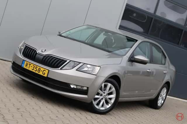 Škoda Octavia (2018) thumbnail 4