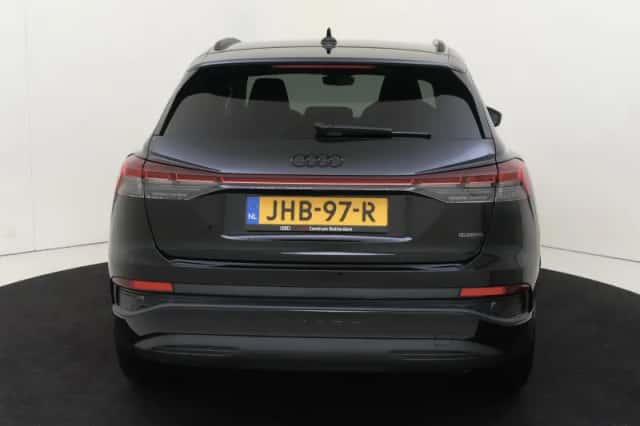 Audi Q4 e-tron (2025) thumbnail 4
