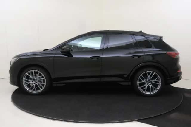 Audi Q4 e-tron (2025) thumbnail 2