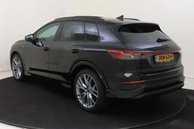 Audi Q4 e-tron (2025) thumbnail 3