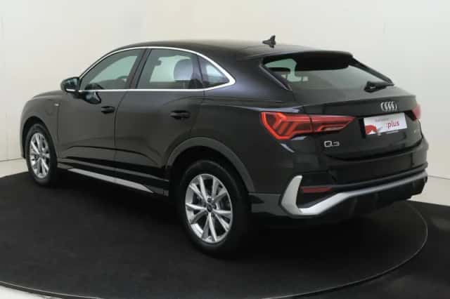 Audi Q3 (2023) thumbnail 3