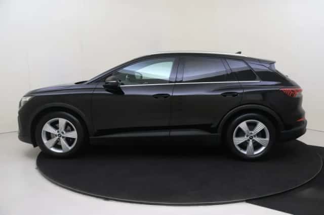 Audi Q4 e-tron (2023) thumbnail 2