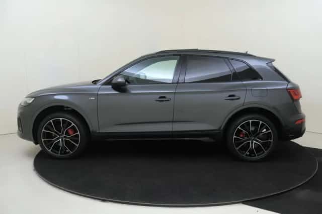 Audi Q5 (2022) thumbnail 2