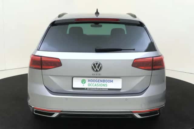 Volkswagen Passat (2023) thumbnail 4