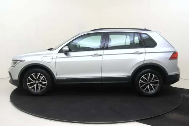 Volkswagen Tiguan (2022) thumbnail 2